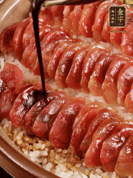 淋上醬汁攪拌均勻
調一個醬汁：生抽2匙、老抽半匙、蠔油半匙、白砂糖1/3匙、雞精1/3匙、香油5滴、水1匙