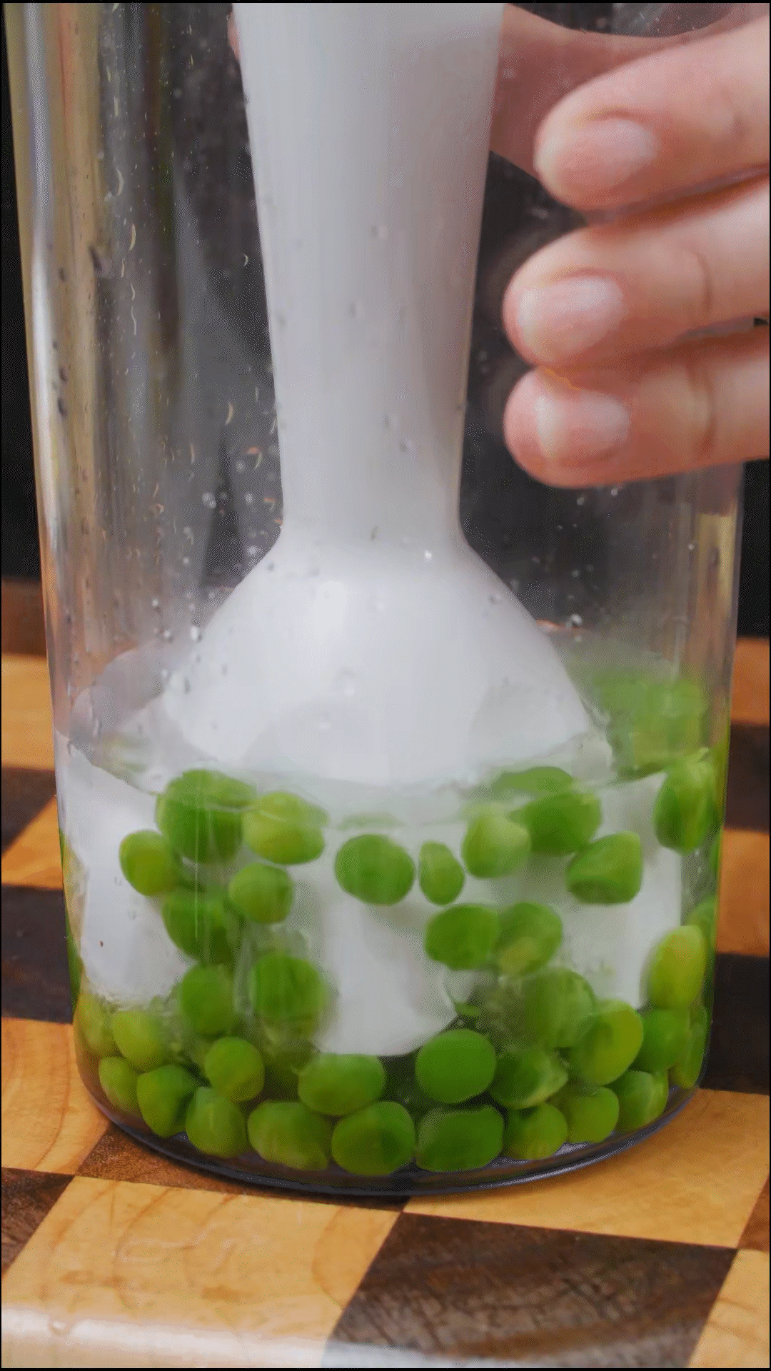 水開后放入玉米筍、豌豆斷生
